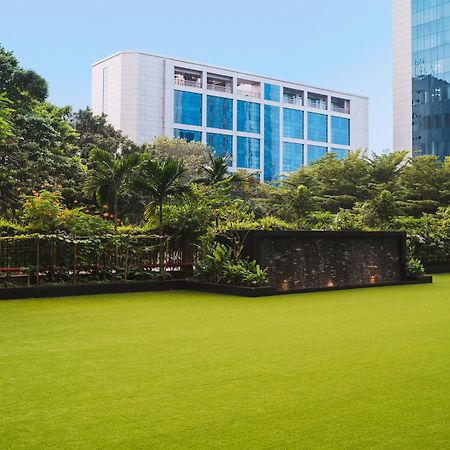 Sofitel Mumbai Bkc Bombaim Exterior foto The lawn at the Taj Mahal Palace