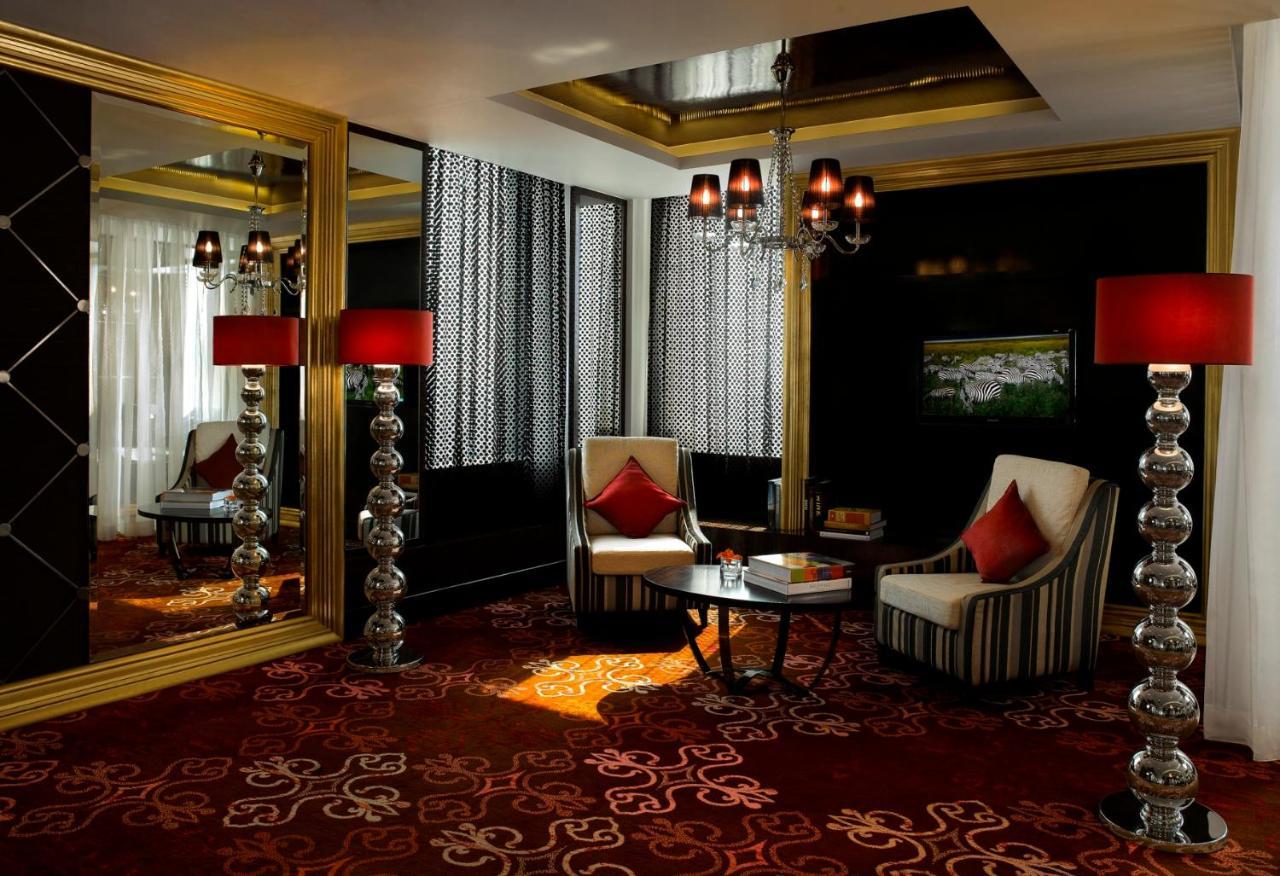 Sofitel Mumbai Bkc Bombaim Exterior foto A suite at the hotel