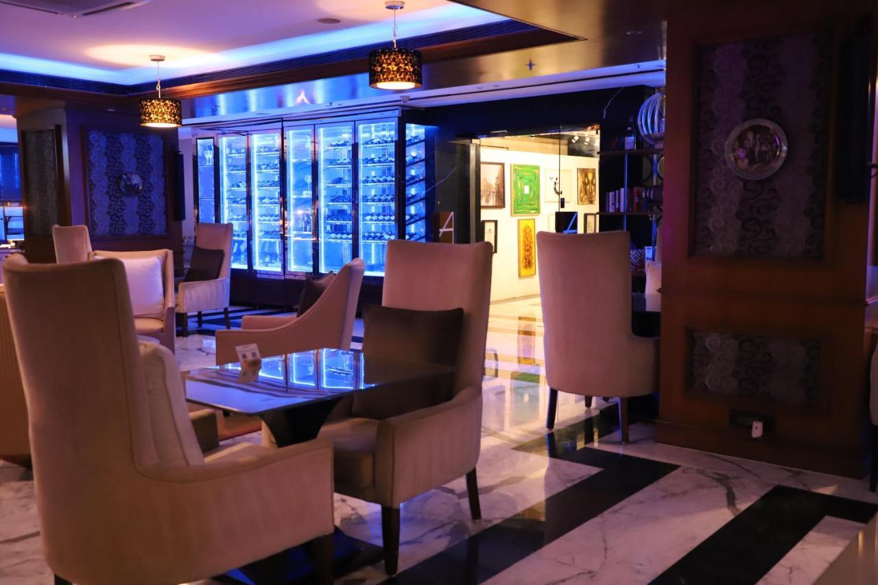 Sofitel Mumbai Bkc Bombaim Exterior foto The interior of the hotel