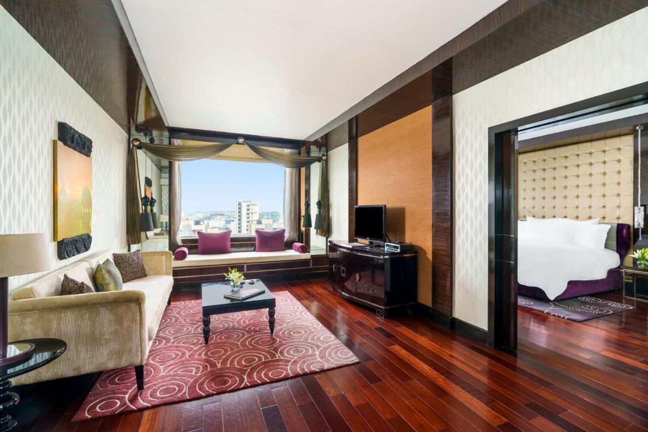 Sofitel Mumbai Bkc Bombaim Exterior foto Suite at the hotel