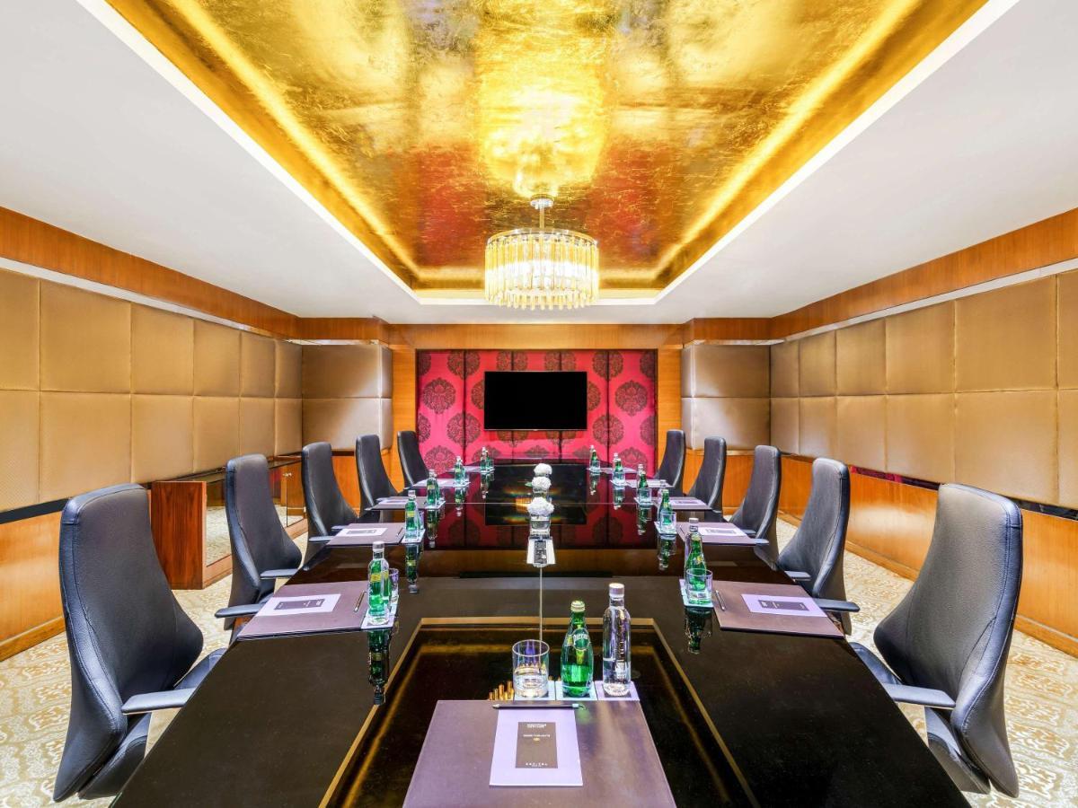 Sofitel Mumbai Bkc Bombaim Exterior foto Boardroom
