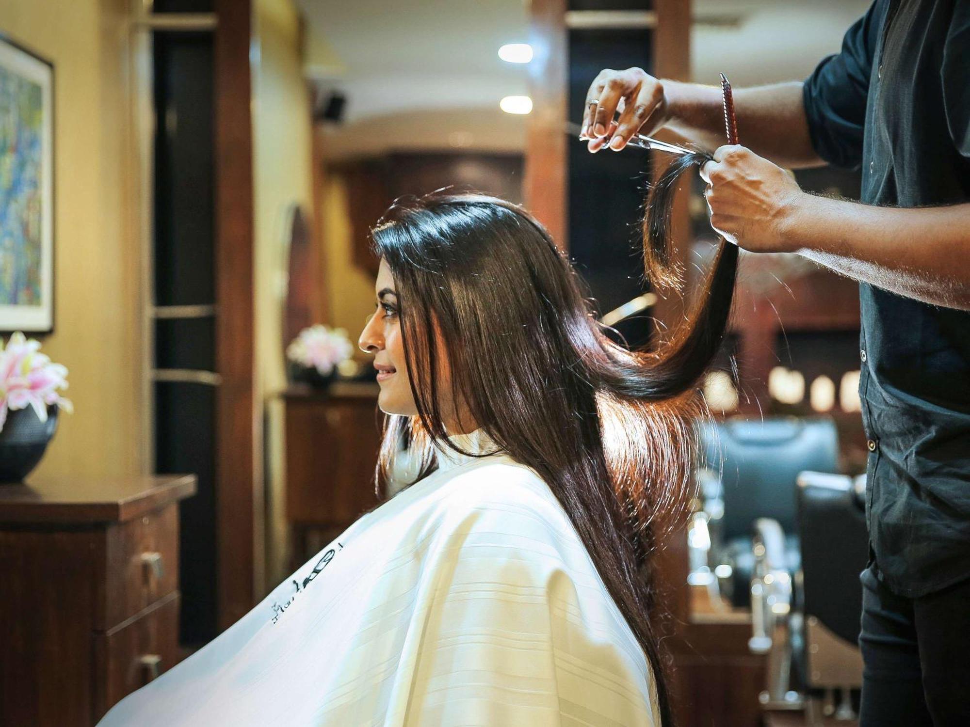 Sofitel Mumbai Bkc Bombaim Exterior foto Hair salon in India