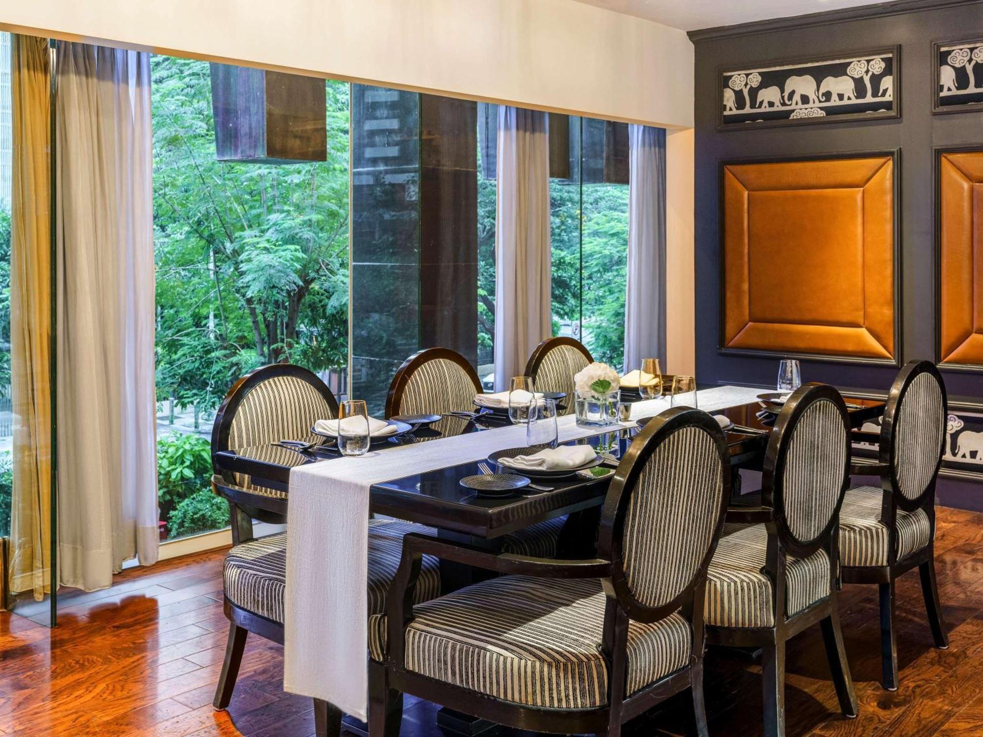 Sofitel Mumbai Bkc Bombaim Exterior foto The dining room