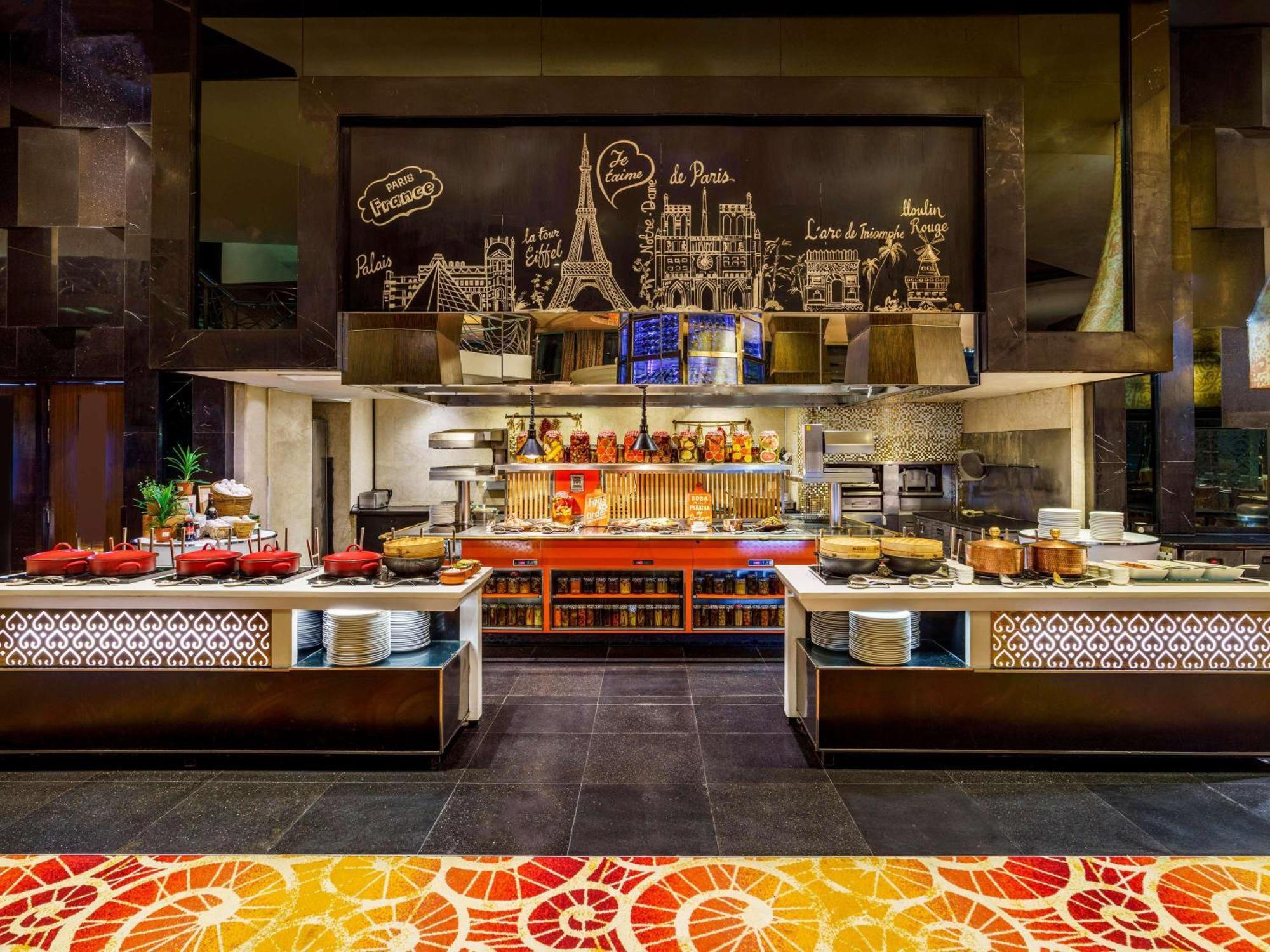 Sofitel Mumbai Bkc Bombaim Exterior foto The buffet at Wynn